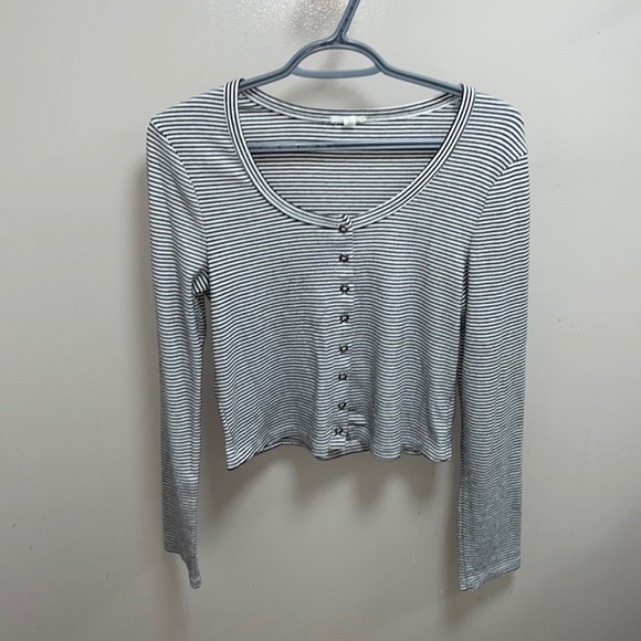 🪻3/$30 Long sleeve crop top!🪻 - Picture 2 of 5